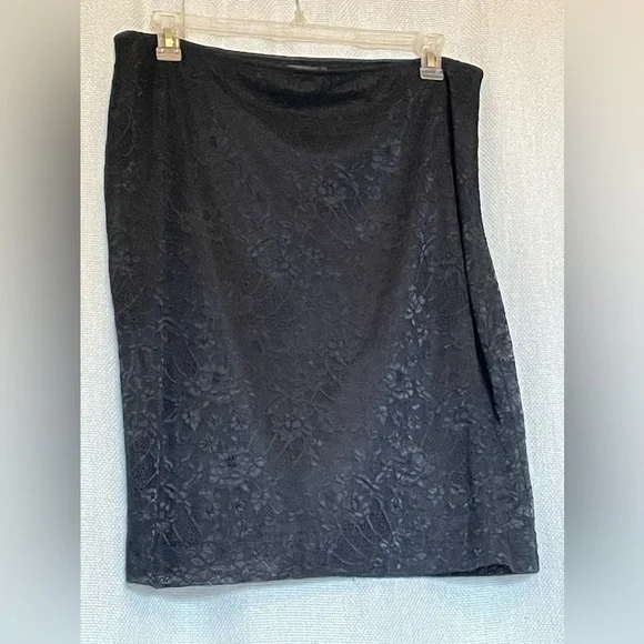 St. John lace skirt - Picture 4 of 8